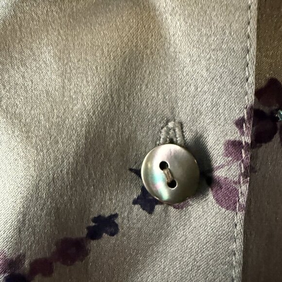 Due per Due Collection Vintage 100% Silk Blouse Size 8 Blue Gray with Purple - Picture 3 of 9